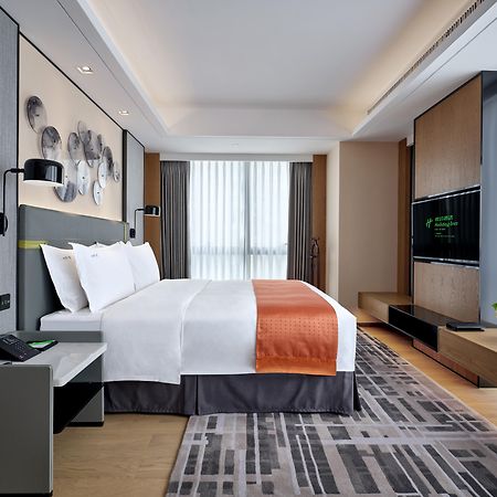 Holiday Inn Guangzhou South Lake Hotel - Ideal For Business & Leisure Buitenkant foto