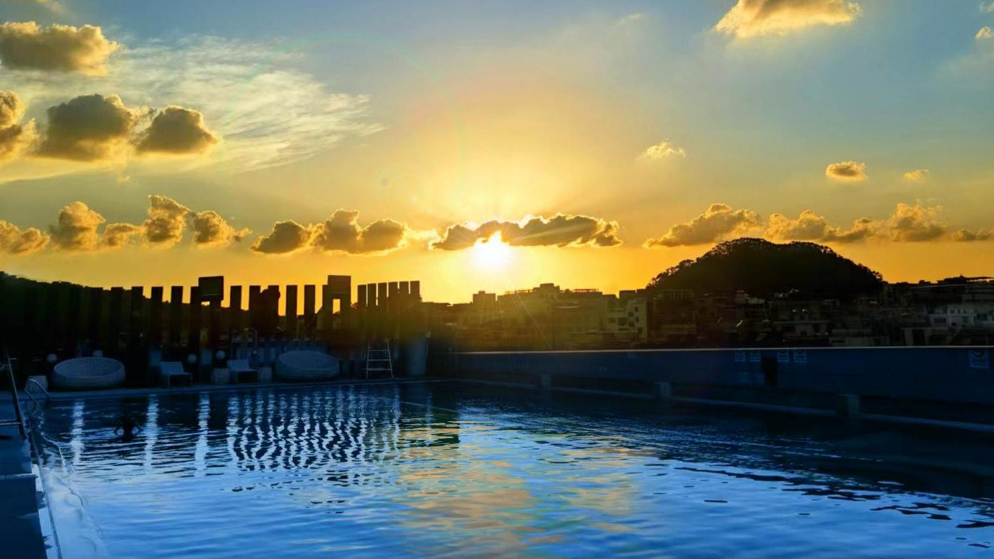 Holiday Inn Guangzhou South Lake Hotel - Ideal For Business & Leisure Buitenkant foto