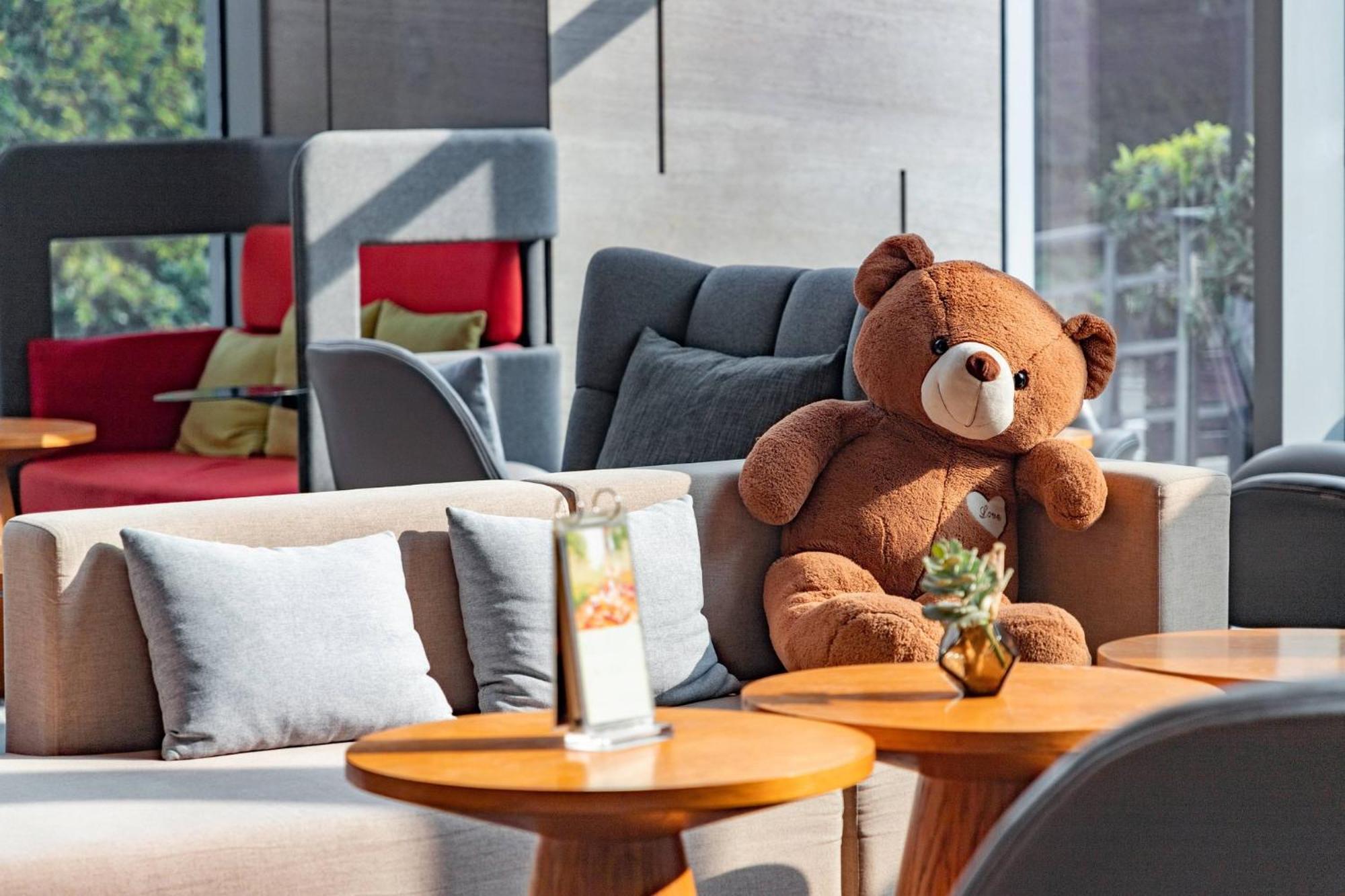 Holiday Inn Guangzhou South Lake Hotel - Ideal For Business & Leisure Buitenkant foto