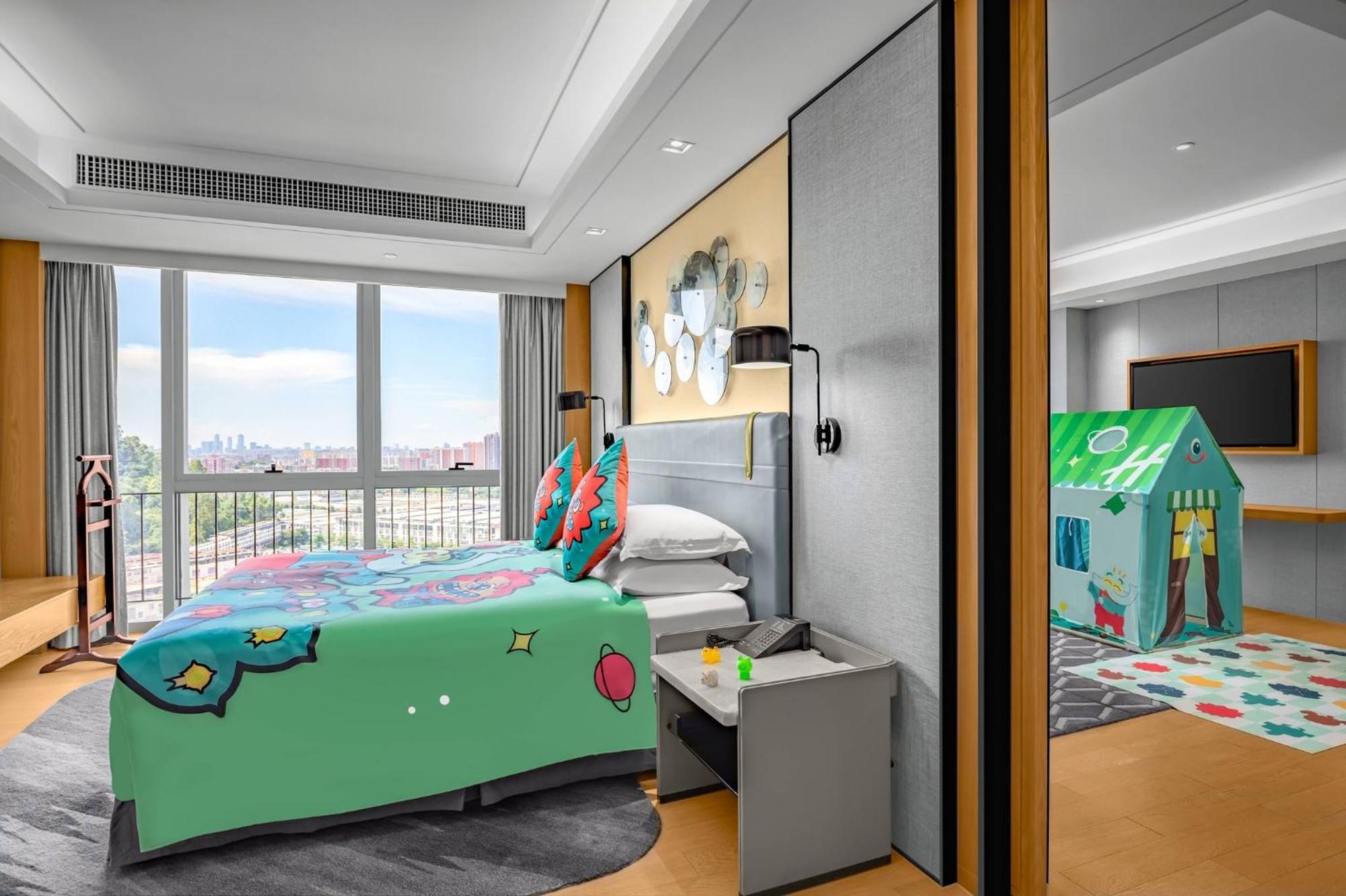 Holiday Inn Guangzhou South Lake Hotel - Ideal For Business & Leisure Buitenkant foto