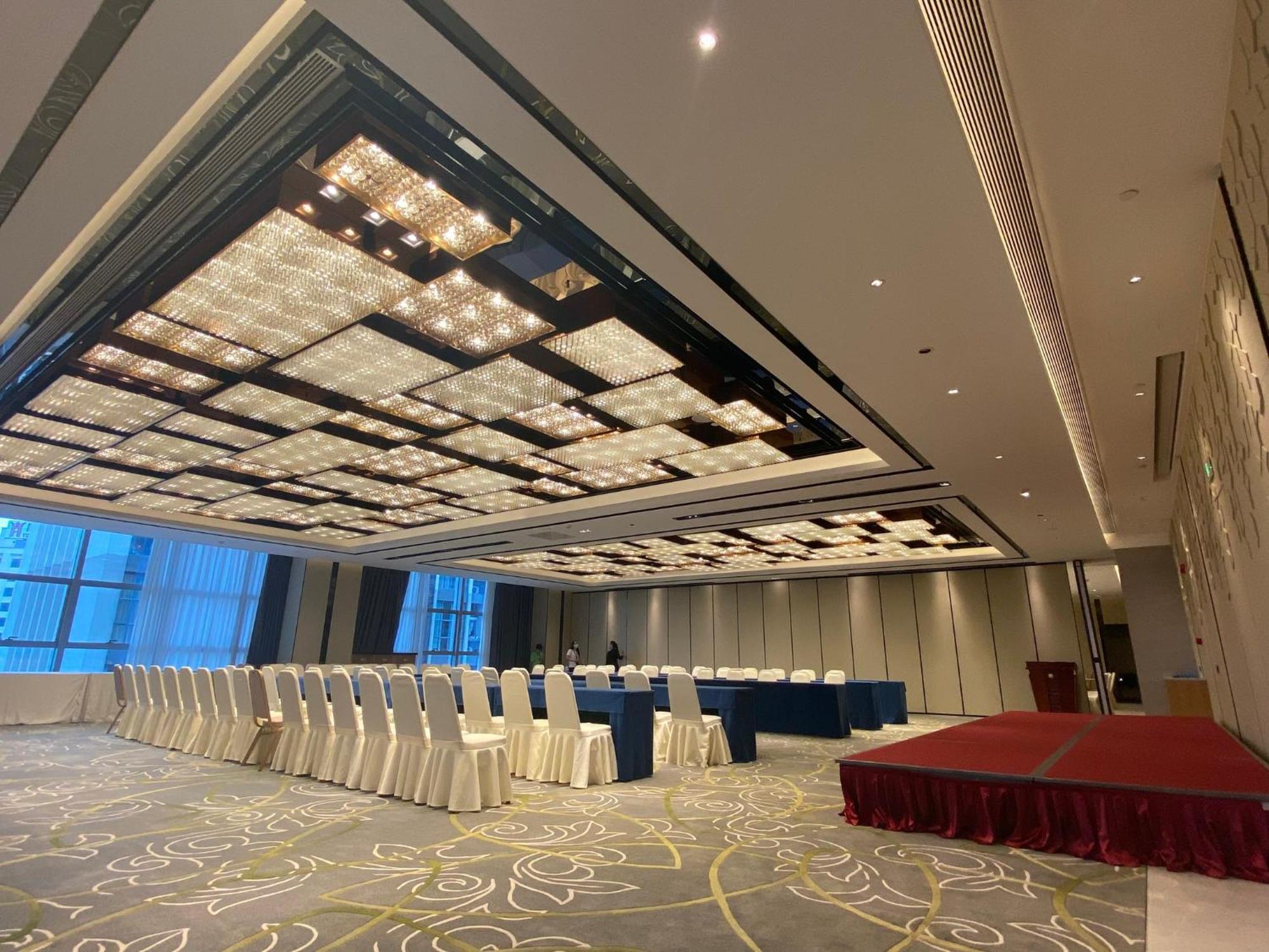 Holiday Inn Guangzhou South Lake Hotel - Ideal For Business & Leisure Buitenkant foto