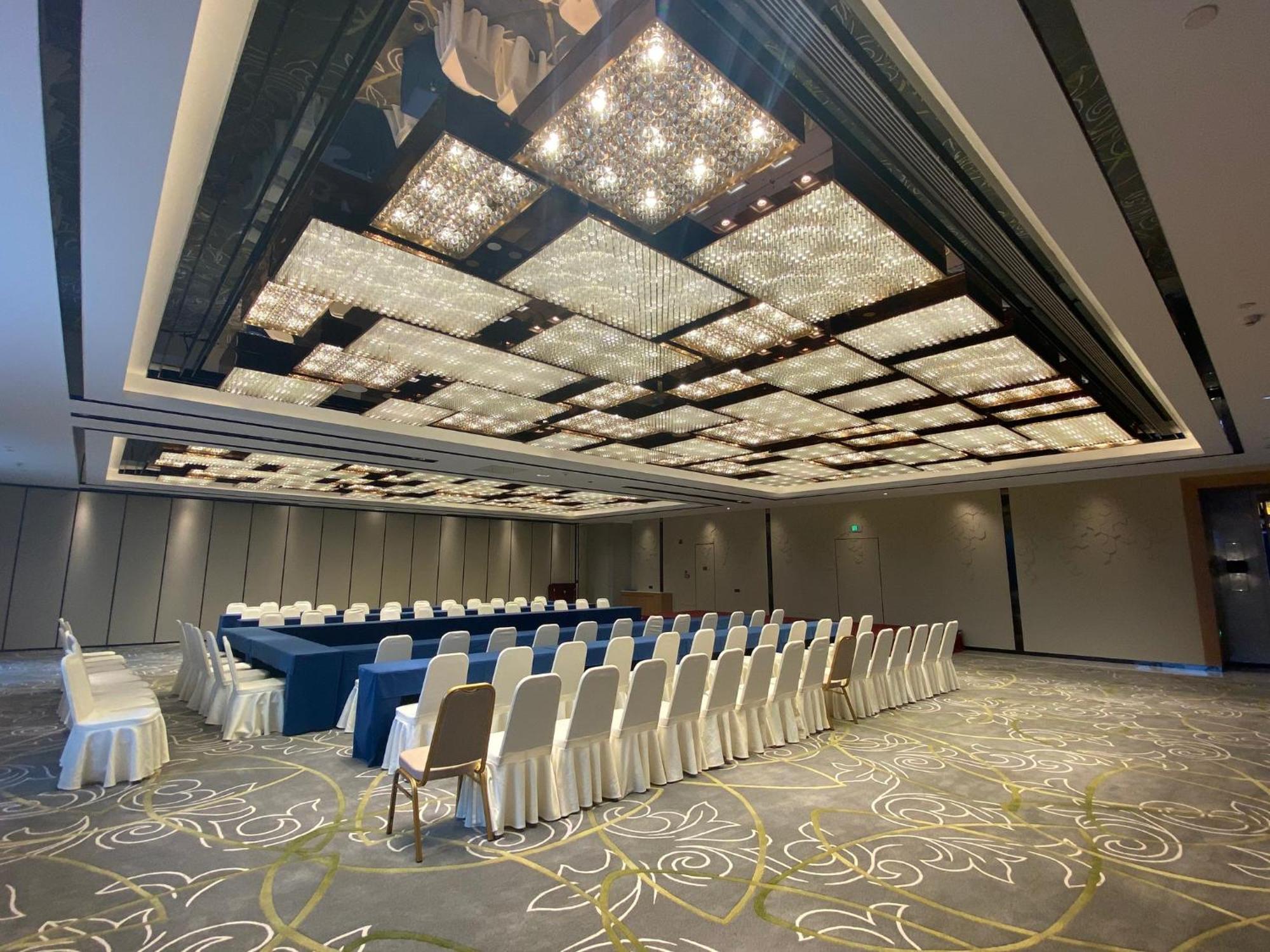 Holiday Inn Guangzhou South Lake Hotel - Ideal For Business & Leisure Buitenkant foto