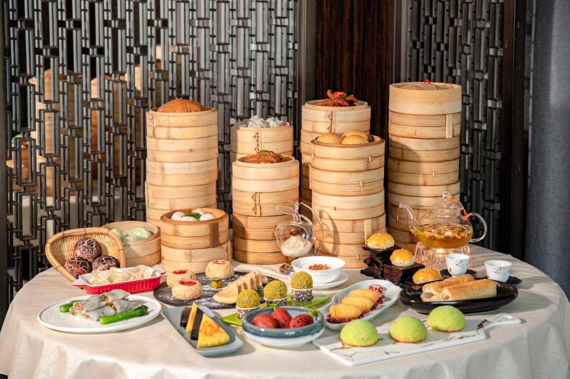 Holiday Inn Guangzhou South Lake Hotel - Ideal For Business & Leisure Buitenkant foto
