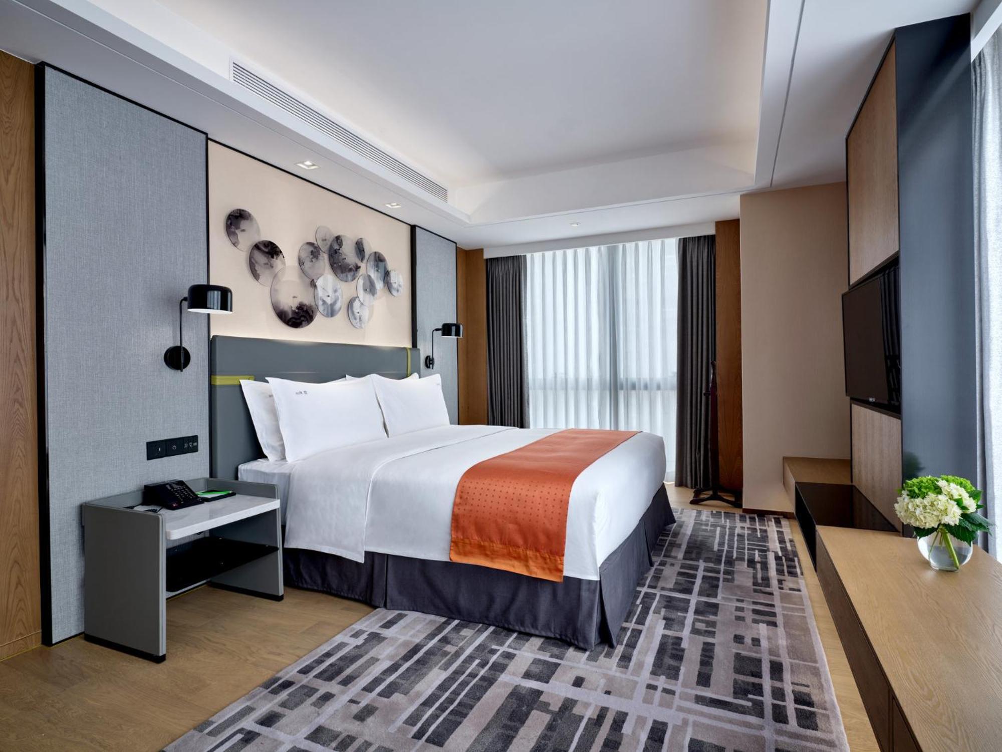Holiday Inn Guangzhou South Lake Hotel - Ideal For Business & Leisure Buitenkant foto