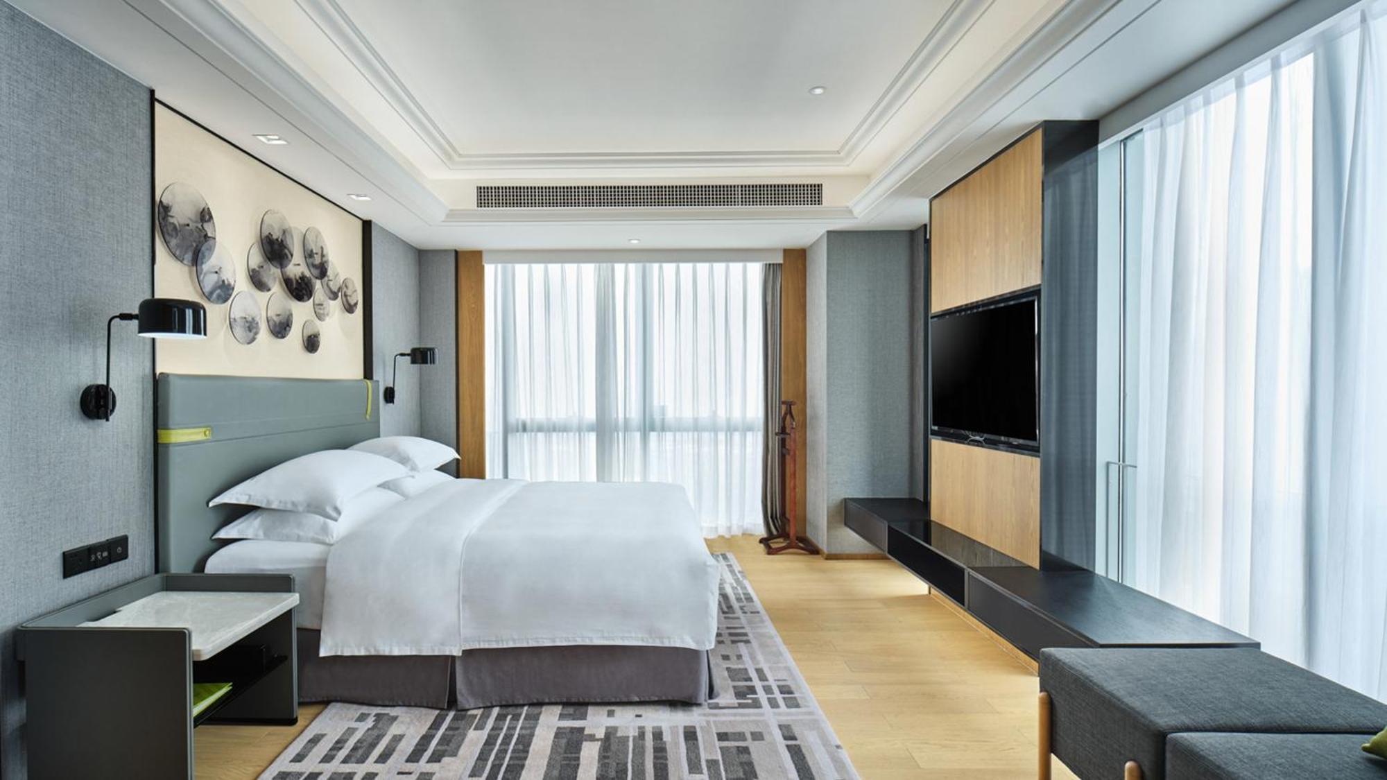 Holiday Inn Guangzhou South Lake Hotel - Ideal For Business & Leisure Buitenkant foto