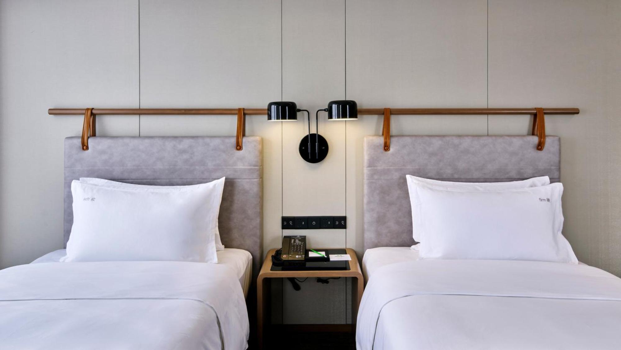 Holiday Inn Guangzhou South Lake Hotel - Ideal For Business & Leisure Buitenkant foto